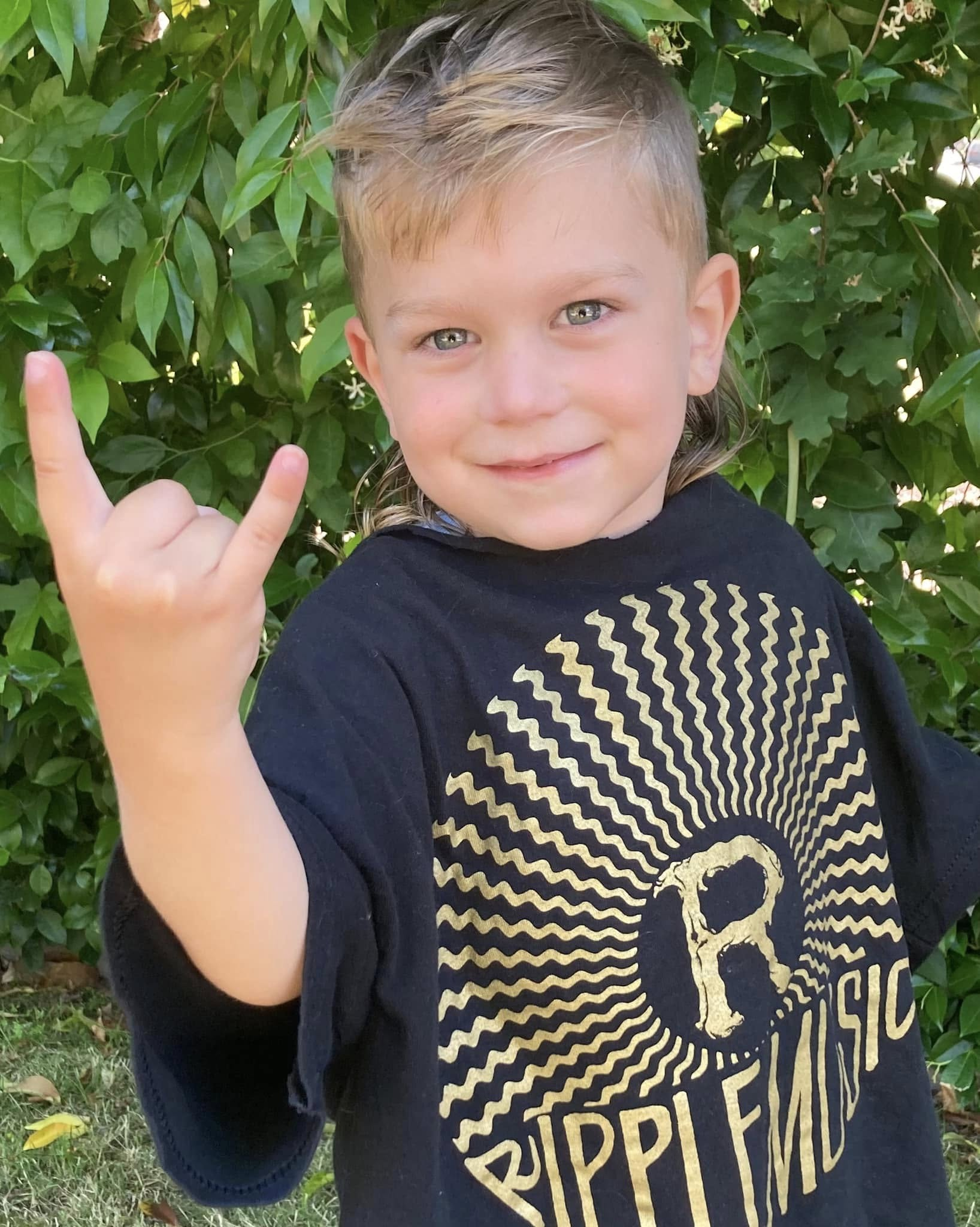 Young Ripple Music fan
